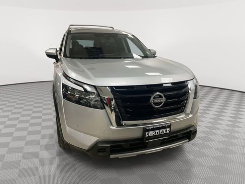 Used 2025 Nissan Pathfinder SL AWD/4WD image 8