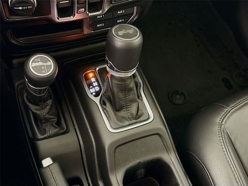Used 2023 Jeep Wrangler Unlimited Sahara AWD/4WD image 11