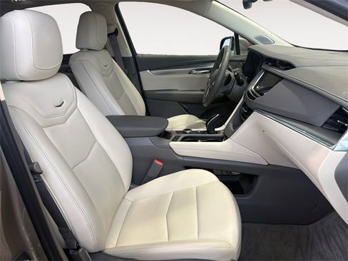 Certified 2023 Cadillac XT5 Premium Luxury w/ LPO, Floor Liner Package image 9
