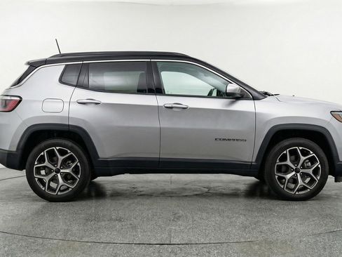 Used 2025 Jeep Compass Limited image 11