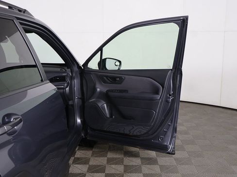 Used 2025 Subaru Forester Premium AWD/4WD image 22