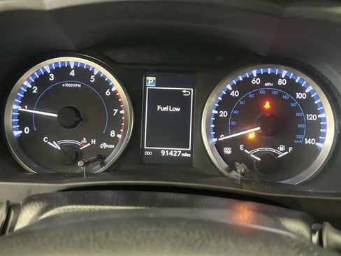 Used 2017 Toyota Highlander LE FWD image 16