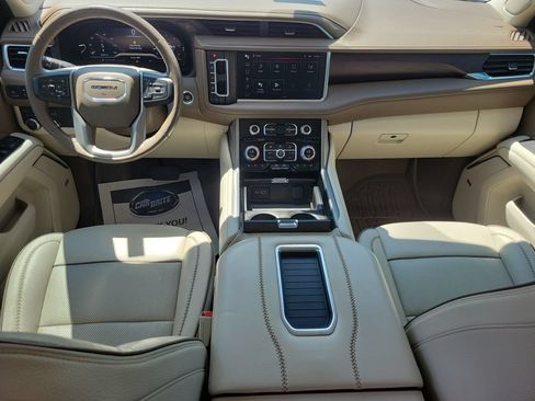 Used 2022 GMC Yukon XL Denali AWD/4WD image 11
