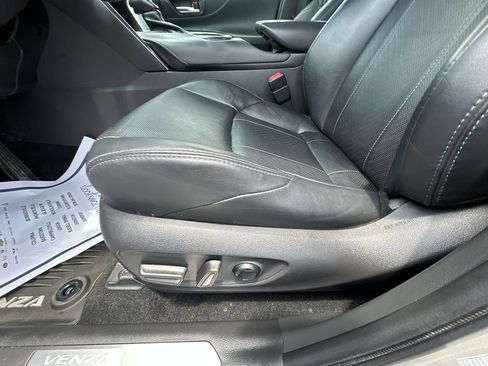 Used 2021 Toyota Venza Limited w/ Advanced Technology Package AWD/4WD image 18