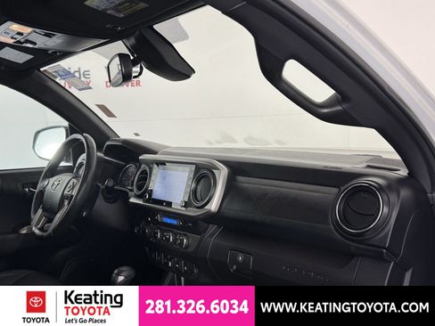 Used 2021 Toyota Tacoma Limited AWD/4WD image 21
