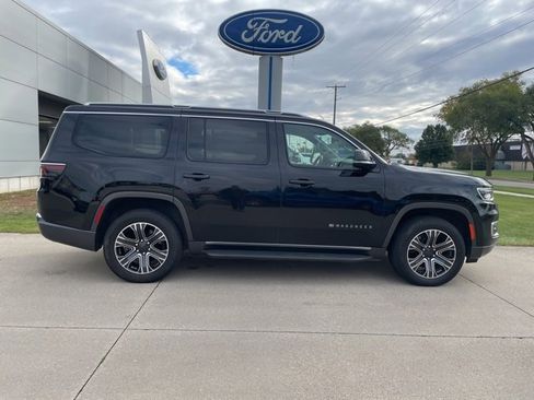 Used 2022 Jeep Wagoneer Series III w/ Flexible Seating Group image 17