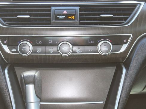 Used 2018 Honda Accord EX image 29