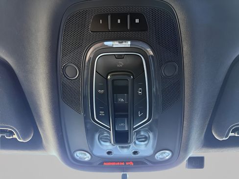 Used 2019 Bentley Bentayga AWD/4WD image 22