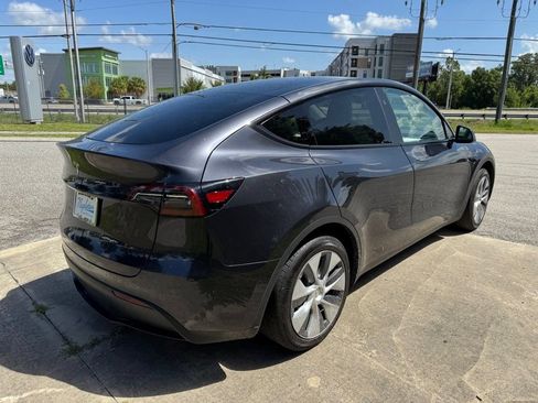 Used 2024 Tesla Model Y Long Range RWD image 9