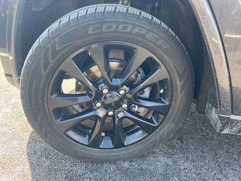 Used 2017 Jeep Grand Cherokee Altitude image 39