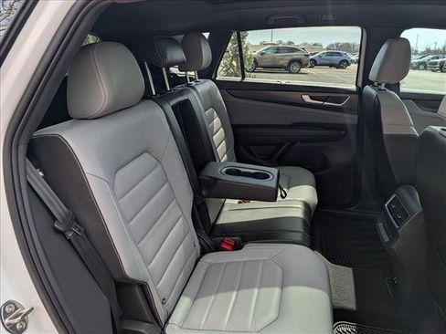 Certified 2024 Volkswagen Atlas Cross Sport SEL R-Line image 17