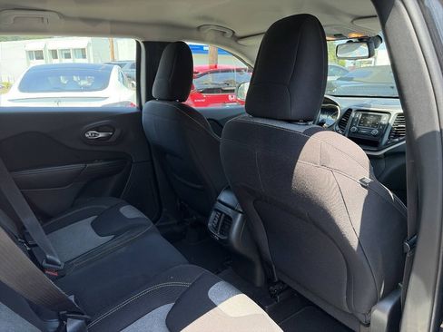 Used 2015 Jeep Cherokee Sport AWD/4WD image 6