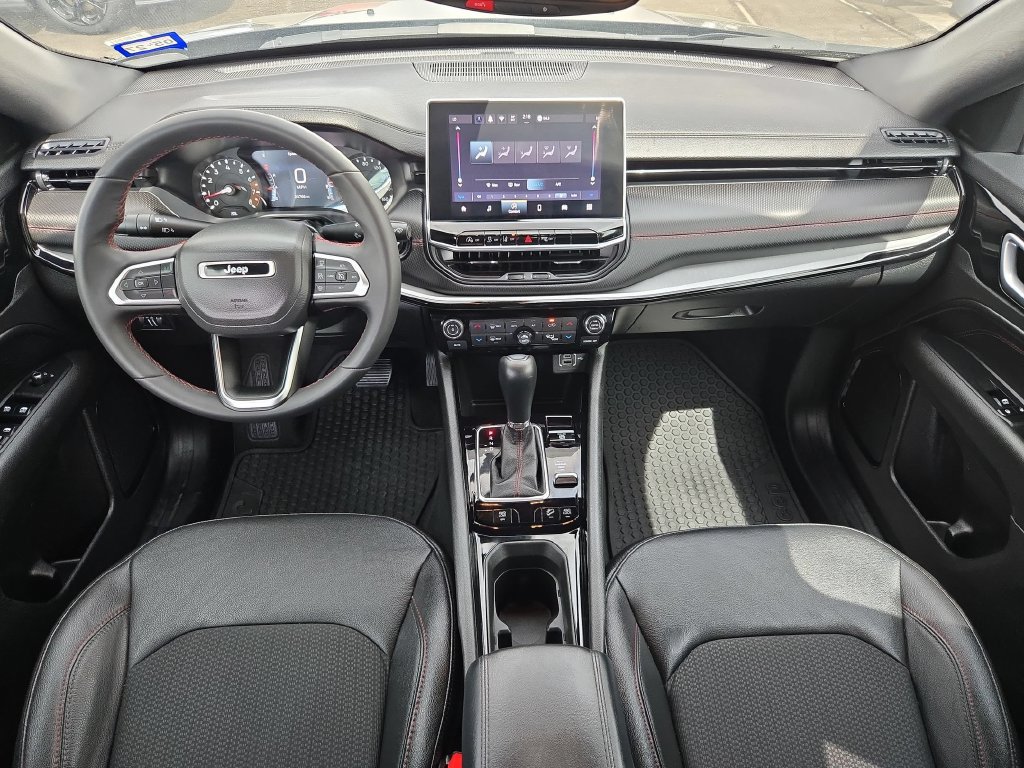 Used 2025 Jeep Compass Trailhawk AWD/4WD image 16