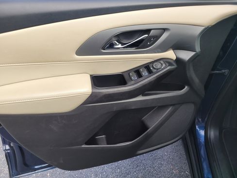 Used 2023 Chevrolet Traverse LS image 18