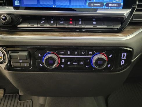 Used 2025 Chevrolet Silverado 1500 LT AWD/4WD image 6