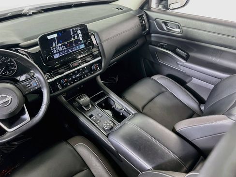 Used 2023 Nissan Pathfinder SL w/ Black Appearance Package AWD/4WD image 23