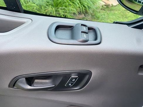 New 2025 Ford Transit 250 148 Medium Roof image 20