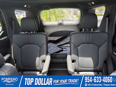 Used 2025 Honda Pilot TrailSport image 16