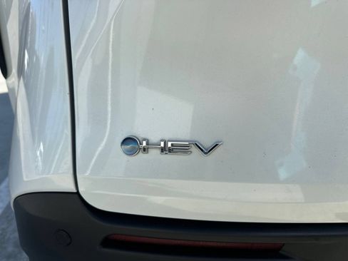 Used 2025 Toyota Sienna XLE w/ XLE Plus Package FWD image 6