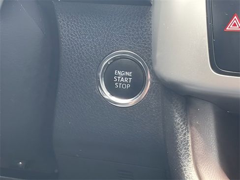 Used 2019 Toyota Highlander Limited image 24