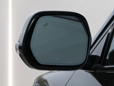 Used 2024 VinFast VF 9 Plus image 7