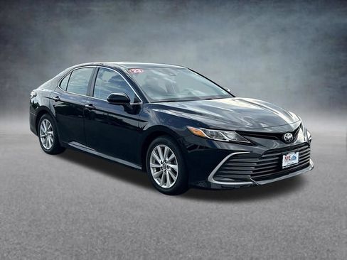 Used 2023 Toyota Camry LE FWD image 8