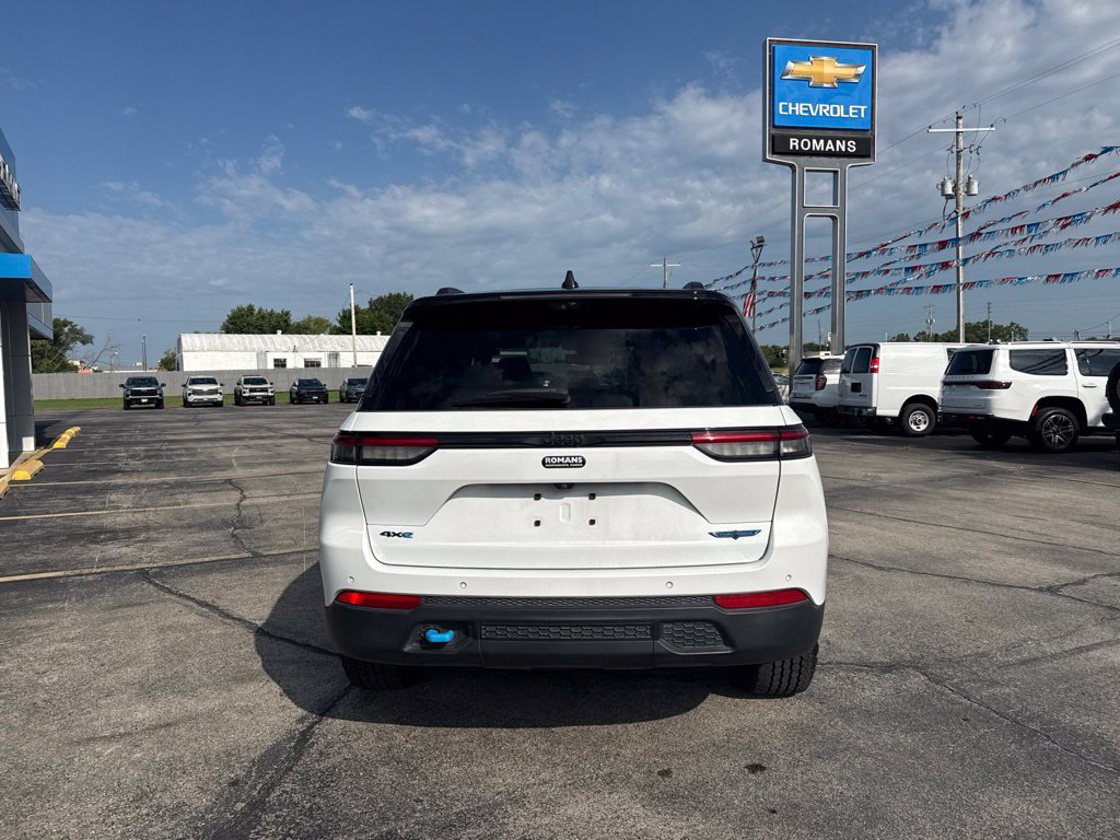 Used 2024 Jeep Grand Cherokee Trailhawk w/ Advanced Protech Group II AWD/4WD image 5