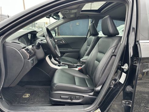 Used 2017 Honda Accord Touring image 13