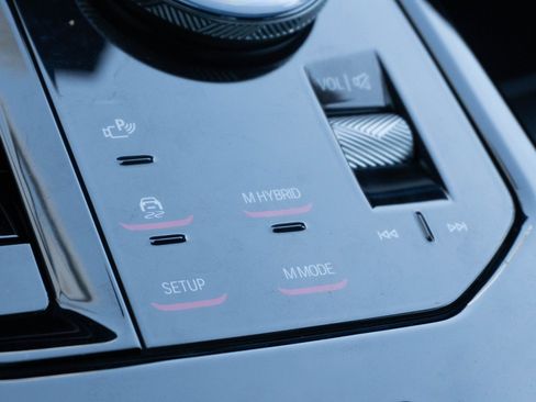 Used 2025 BMW M5 AWD/4WD image 28