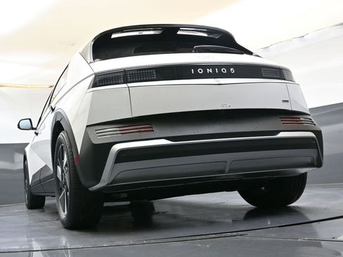 New 2025 Hyundai Ioniq 5 SEL image 39