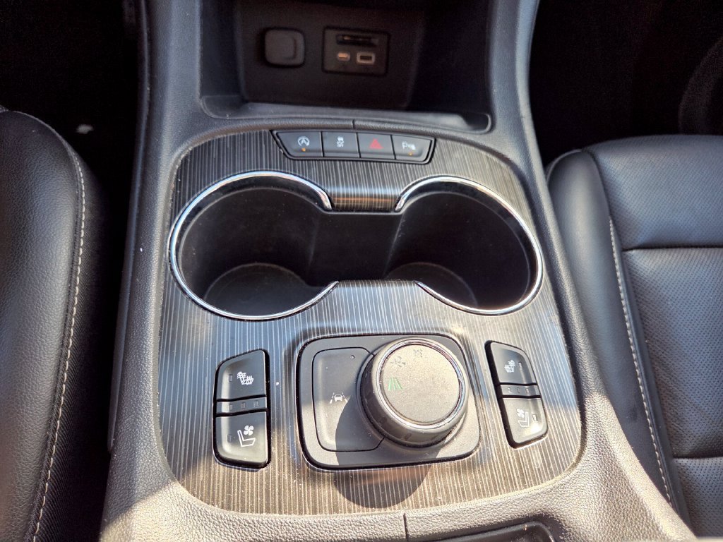 Used 2021 GMC Acadia SLT w/ Elevation Edition FWD image 17