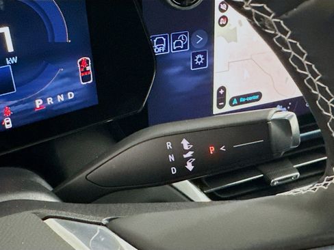 Used 2025 Chevrolet Equinox EV LT w/ Convenience Package image 24