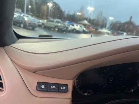 Used 2018 Cadillac Escalade ESV Platinum image 21