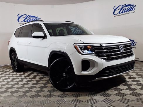 Used 2024 Volkswagen Atlas SE image 1