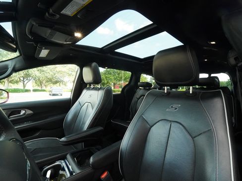 Used 2022 Chrysler Pacifica Limited w/ S Appearance Package FWD image 23