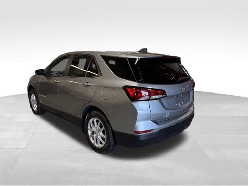 Used 2023 Chevrolet Equinox LS w/ LS Convenience Package FWD image 3