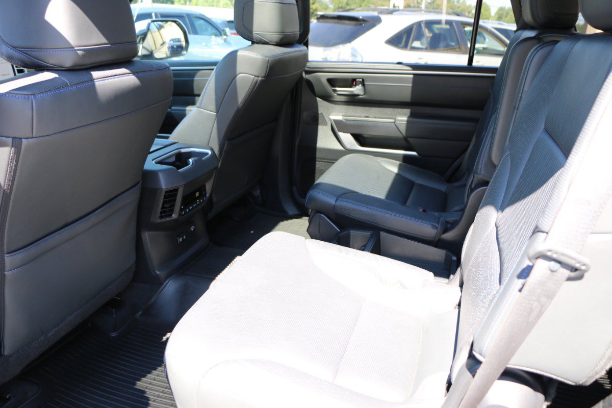Used 2023 Toyota Sequoia Platinum AWD/4WD image 32