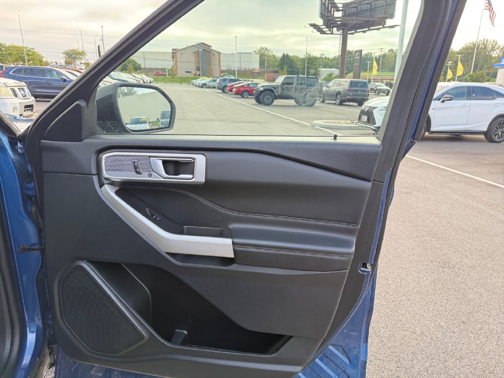 Used 2023 Ford Explorer Limited AWD/4WD image 24