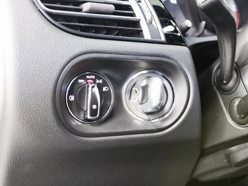 Used 2025 Porsche Macan image 26