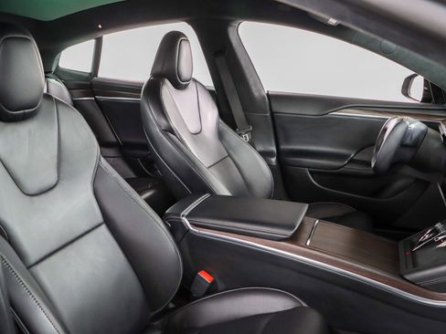 Used 2021 Tesla Model S Plaid image 25