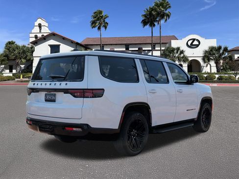 Used 2024 Jeep Wagoneer Series II AWD/4WD image 2