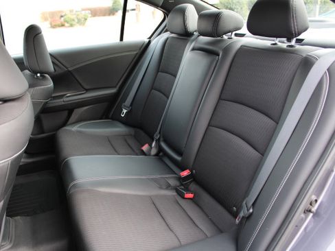 Used 2017 Honda Accord Sport image 21