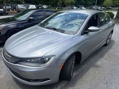 Used 2015 Chrysler 200 S w/ Navigation & Sound Group I FWD image 4