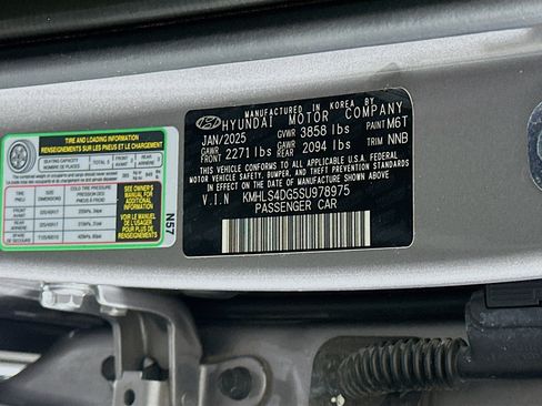 Used 2025 Hyundai Elantra SEL FWD image 12