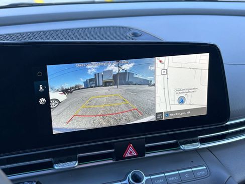 Used 2025 Hyundai Elantra SEL image 17