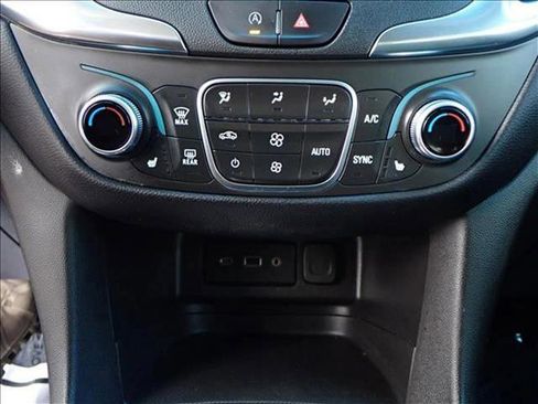 Used 2024 Chevrolet Equinox LT image 19