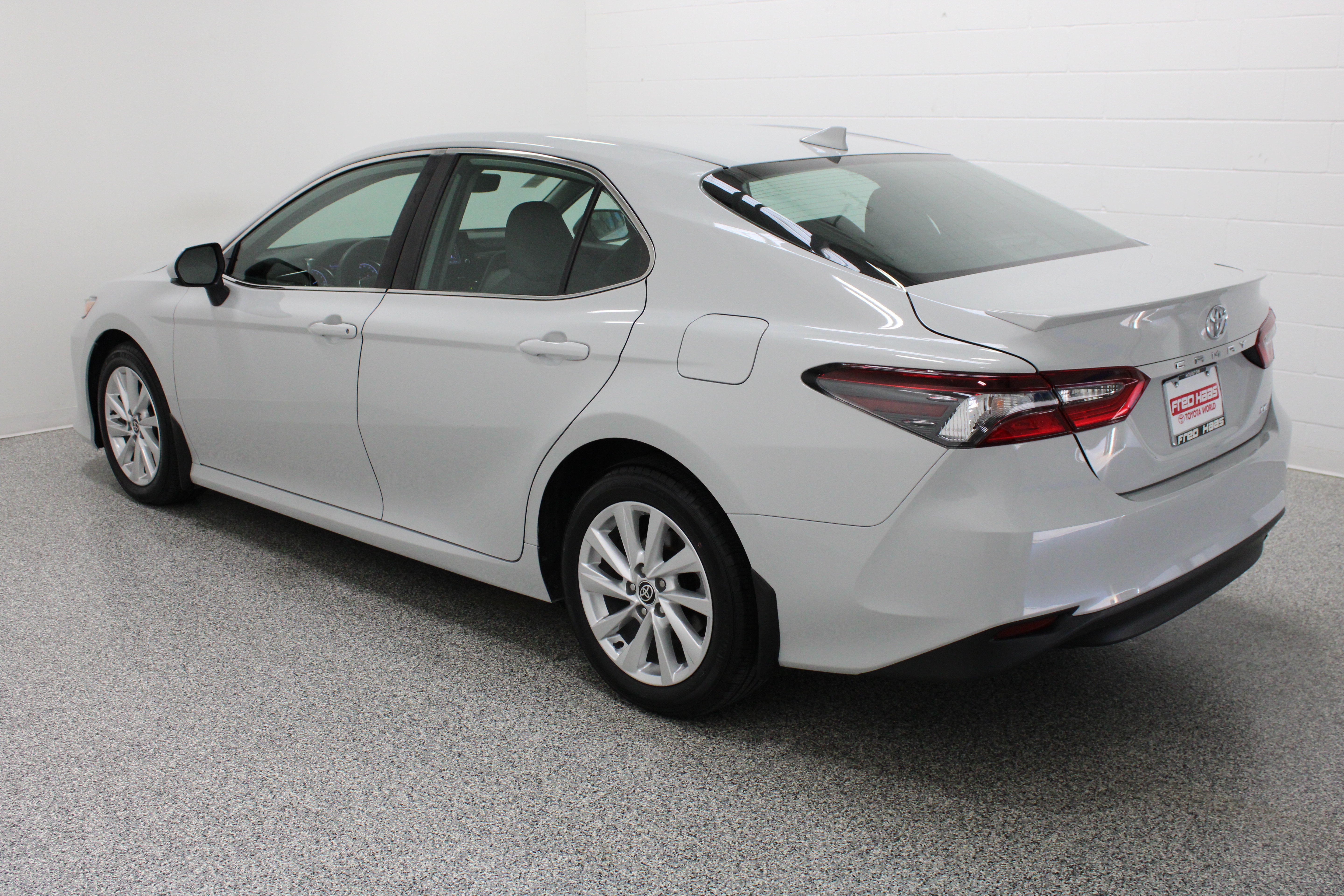 Used 2024 Toyota Camry LE FWD image 9