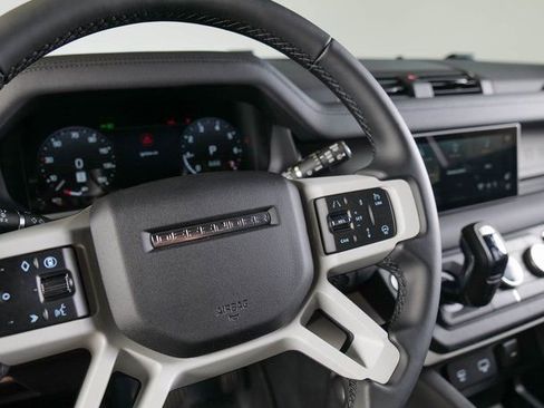 Used 2024 Land Rover Defender 90 S image 15