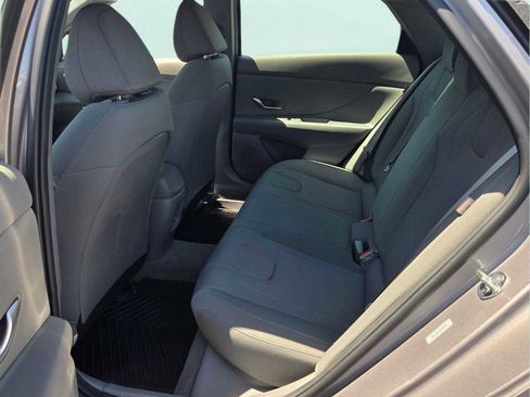 Used 2024 Hyundai Elantra SE FWD image 8