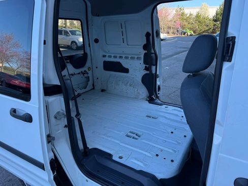 Used 2010 Ford Transit Connect XLT image 31